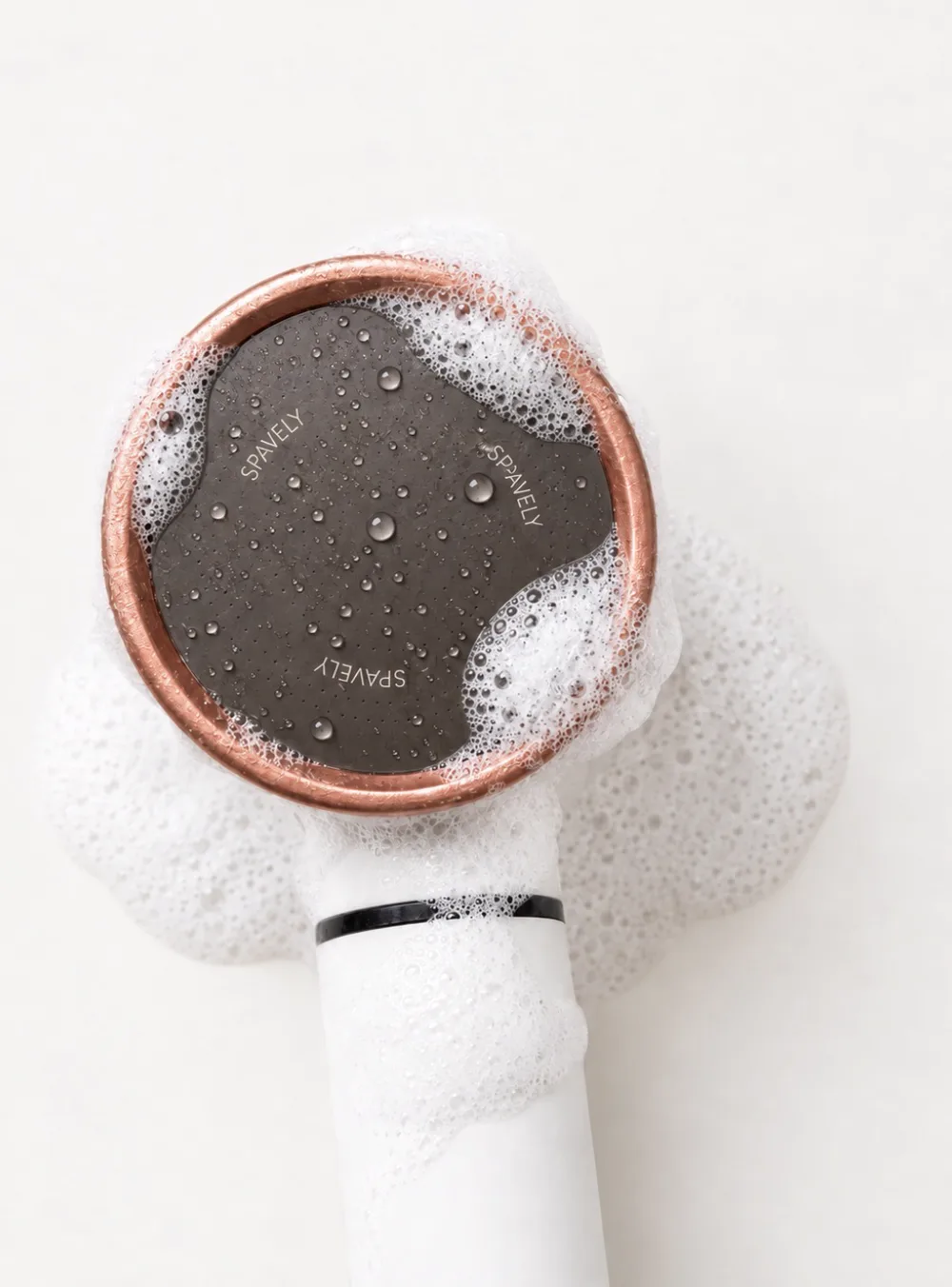 Pommeau entouré de mousse